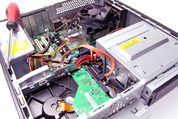 電源ユニットはPCケースの上部・下部どちらに取り付ければいいの？